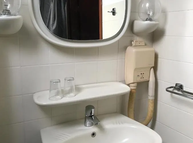 ホテル ニュー シティ スヘフェニンへン 2*