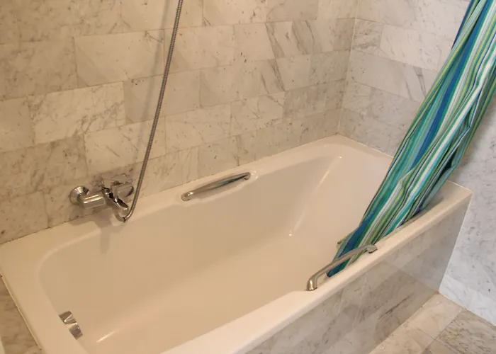 New Scheveningen Hotel 2*